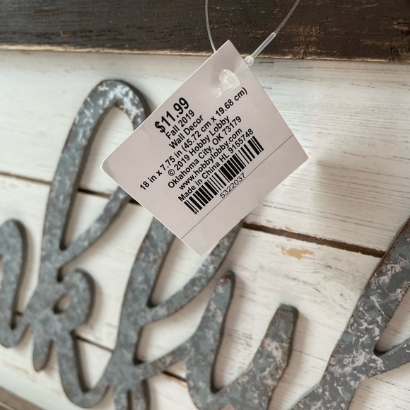 Thankful Farmhouse Sign - Picture 2 of 3